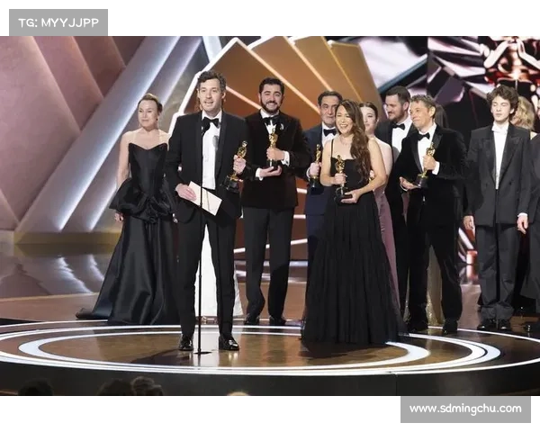 探索莫塔夺得冠军杯的传奇时刻 揭秘那些激动人心的高光瞬间